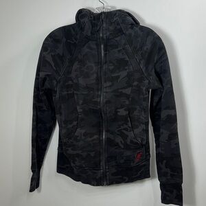 Lululemon scuba full zip camo gray black jacket size 4. Logo.